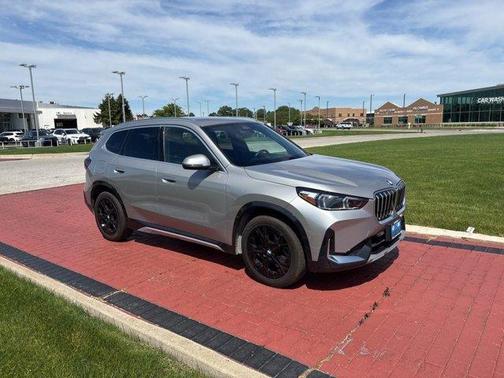 Mineral White Metallic 2025 BMW X1 xDrive28i