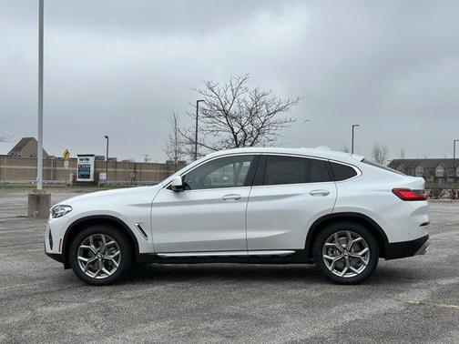 2025 BMW X4 xDrive30i