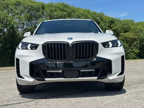 Mineral White Metallic 2026 BMW X5 PHEV xDrive50e
