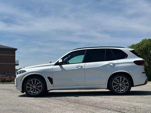 Mineral White Metallic 2026 BMW X5 PHEV xDrive50e
