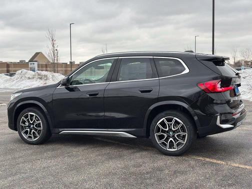 Black Sapphire Metallic 2026 BMW X1 xDrive28i