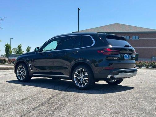 Black Sapphire Metallic 2026 BMW X5 xDrive40i