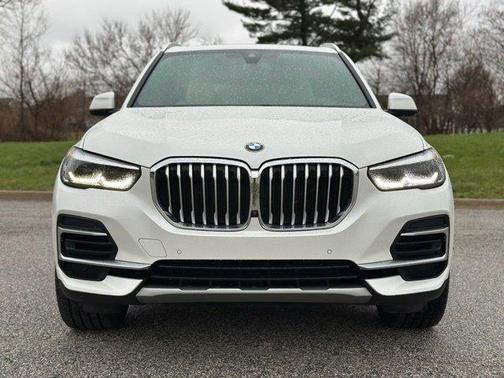 Mineral White Metallic 2022 BMW X5 xDrive40i