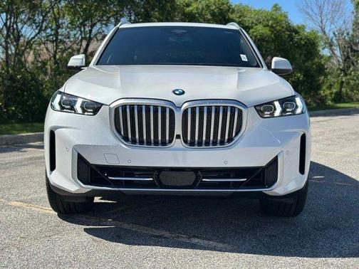 Mineral White Metallic 2026 BMW X5 xDrive40i