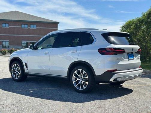 Mineral White Metallic 2026 BMW X5 xDrive40i