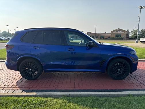 2025 BMW X5 M60i