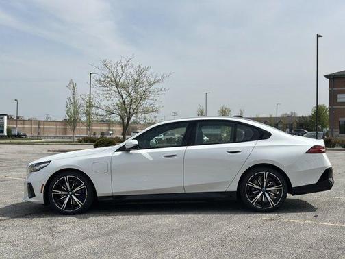 2025 BMW 550e xDrive