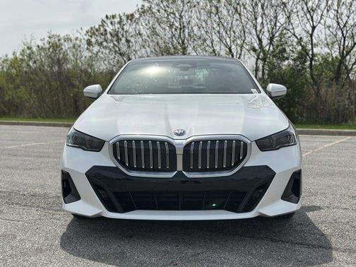 2025 BMW 550e xDrive