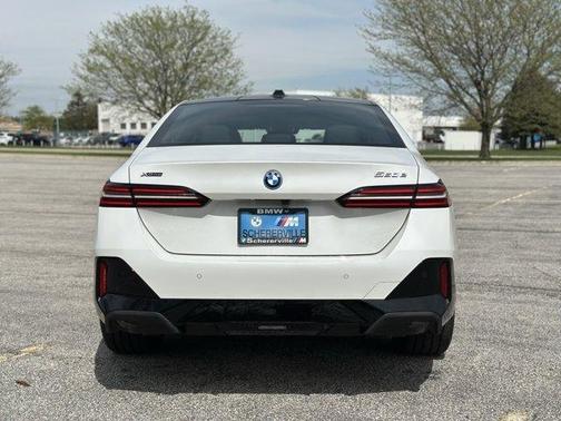 2025 BMW 550e xDrive