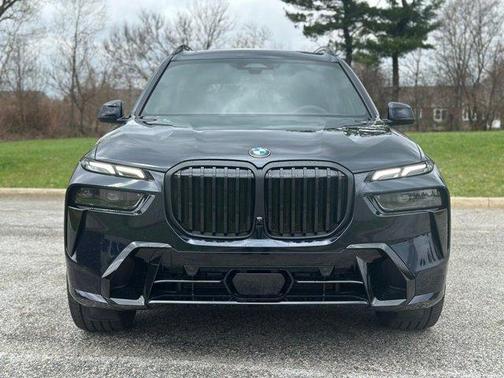 Carbon Black Metallic 2026 BMW X7 xDrive40i