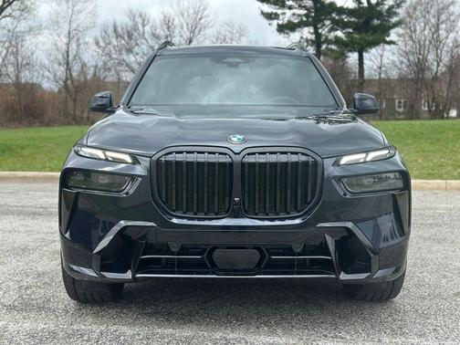 Carbon Black Metallic 2026 BMW X7 xDrive40i