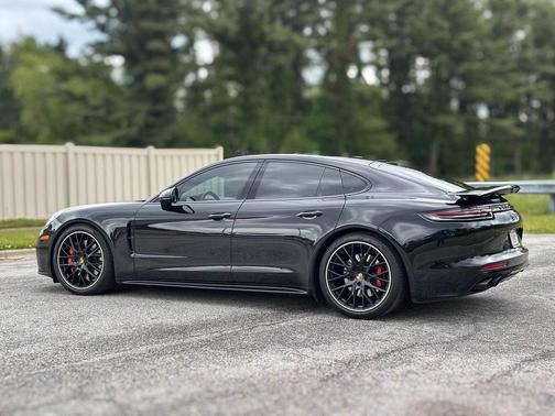 2020 Porsche Panamera GTS