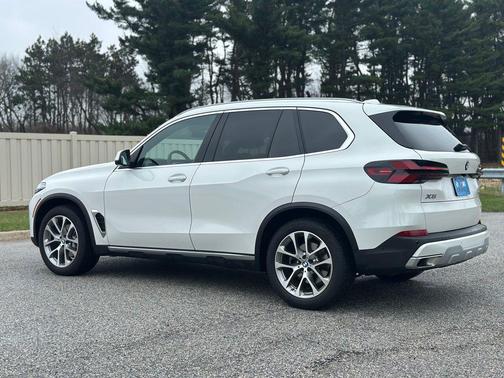 Alpine White 2024 BMW X5 xDrive40i
