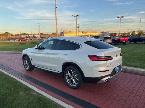 2022 BMW X4 xDrive30i