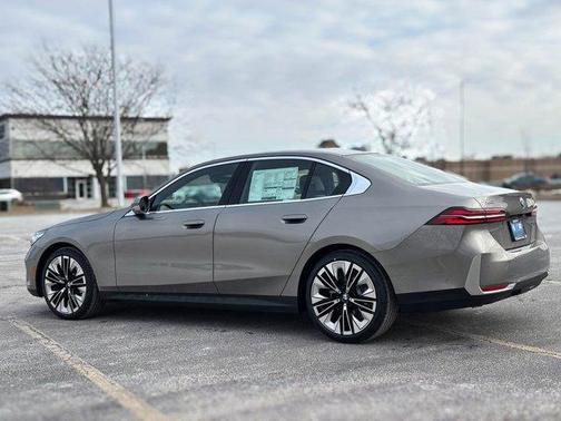2025 BMW 530 i xDrive