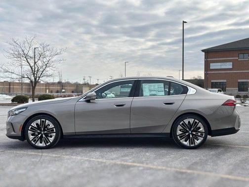 2025 BMW 530 i xDrive