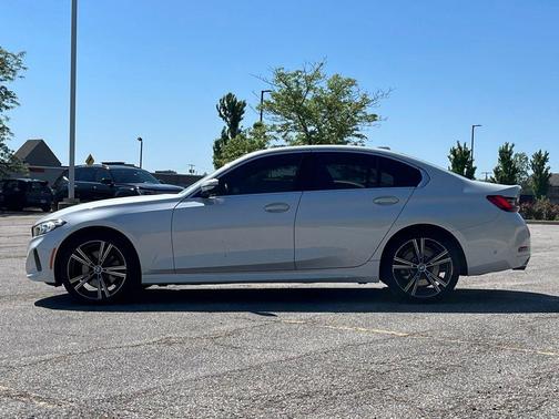 Mineral White Metallic 2023 BMW 330 i xDrive