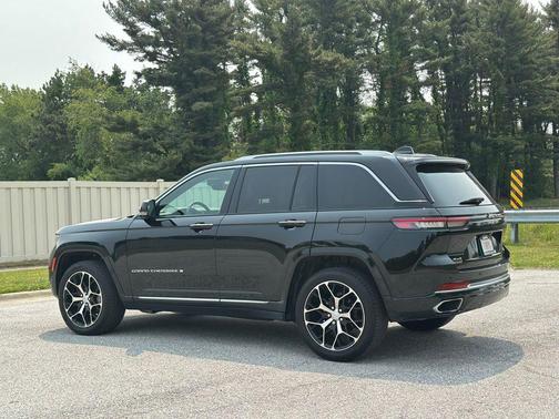 2023 Jeep Grand Cherokee Summit