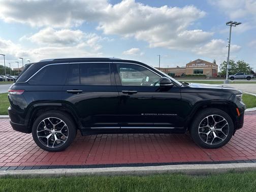2023 Jeep Grand Cherokee Summit