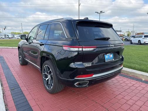 2023 Jeep Grand Cherokee Summit
