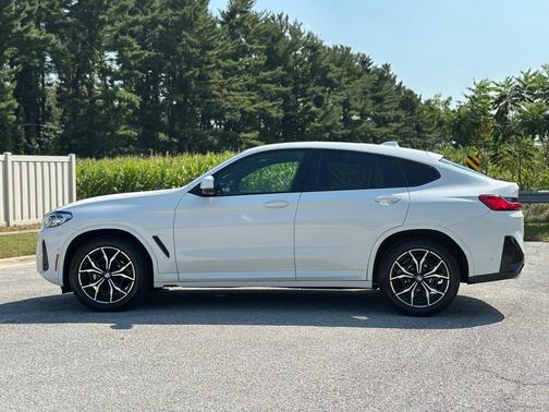 2023 BMW X4 xDrive30i