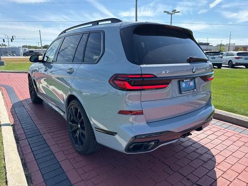2024 BMW X7 M60i