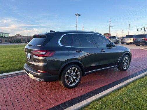 Dark Graphite Metallic 2021 BMW X5 sDrive40i
