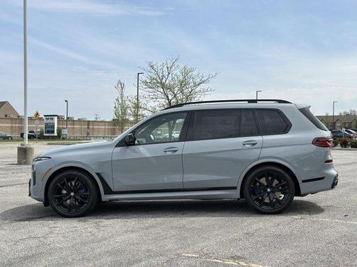 2025 BMW X7 M60i