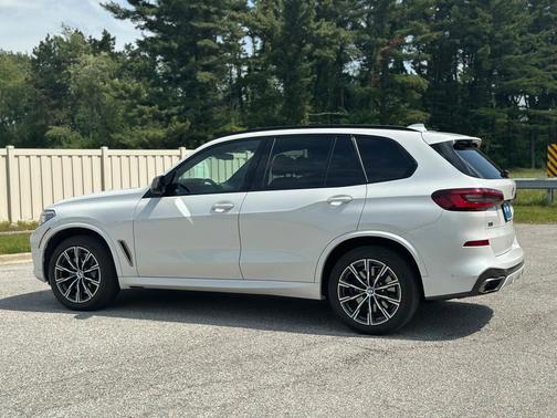2022 BMW X5 M50i