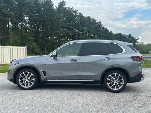Gray Metallic 2026 BMW X5 xDrive40i