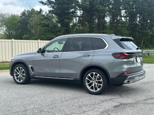 Gray Metallic 2026 BMW X5 xDrive40i