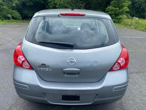 2011 Nissan Versa 1.8 S