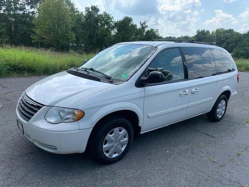 2006 Chrysler Town & Country Base
