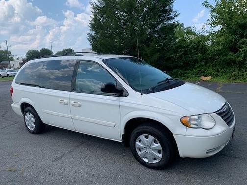 2006 Chrysler Town & Country Base