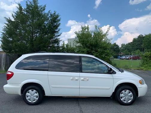 2006 Chrysler Town & Country Base
