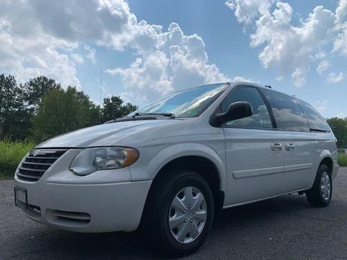 2006 Chrysler Town & Country Base