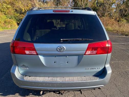 2005 Toyota Sienna LE