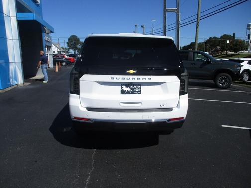 2026 Chevrolet Suburban LT