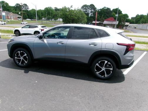 Sterling Gray Metallic 2026 Chevrolet Trax FWD 1RS