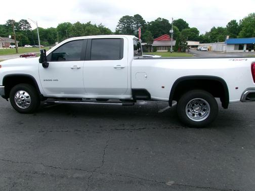 Summit White 2026 Chevrolet Silverado 3500 LT