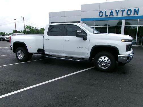 Summit White 2026 Chevrolet Silverado 3500 LT