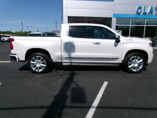 Iridescent Pearl Tricoat 2024 Chevrolet Silverado 1500 High Country