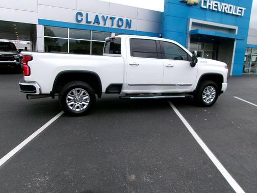 Summit White 2025 Chevrolet Silverado 2500 High Country