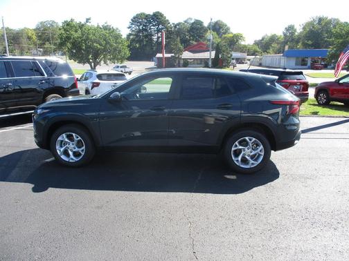 2025 Chevrolet Trax LS