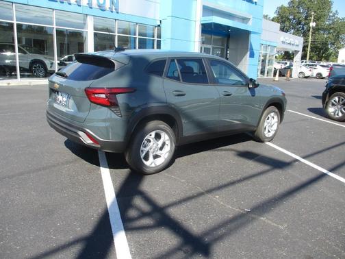 2025 Chevrolet Trax LS