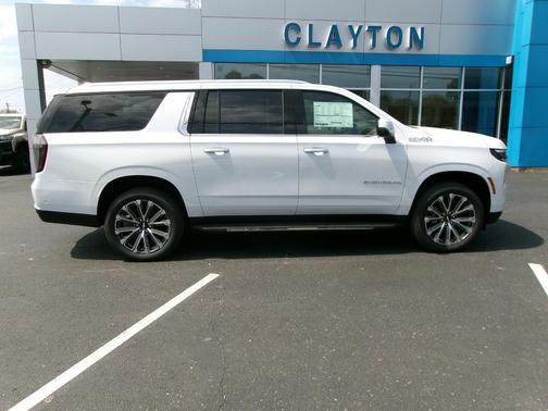 Polar White Tricoat 2026 Chevrolet Suburban High Country, 4WD