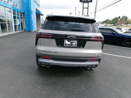 Sandstone Gray 2026 Chevrolet Traverse AWD Z71