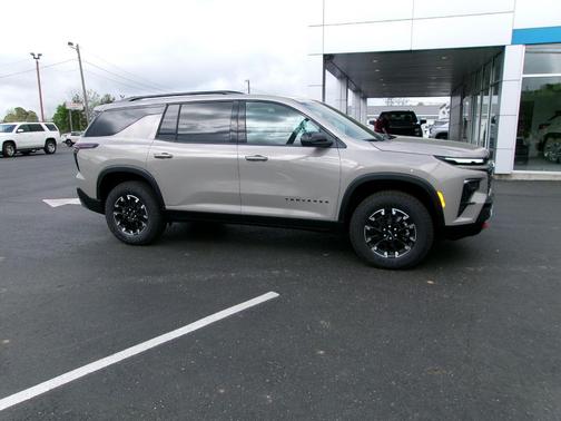Sandstone Gray 2026 Chevrolet Traverse AWD Z71