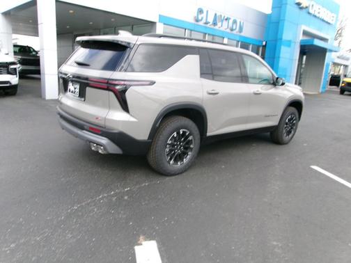 Sandstone Gray 2026 Chevrolet Traverse AWD Z71