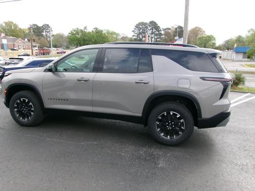 Sandstone Gray 2026 Chevrolet Traverse AWD Z71